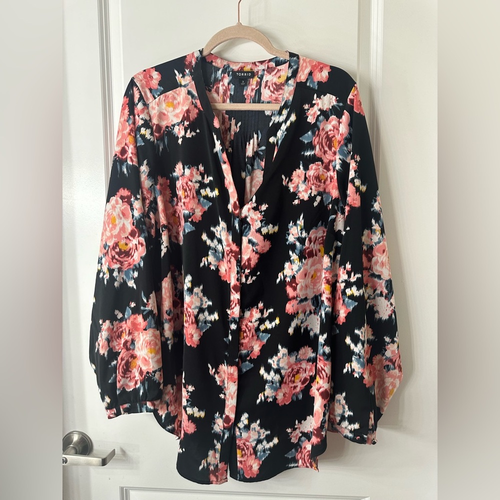 Torrid Women's Floral Black and Pink Top